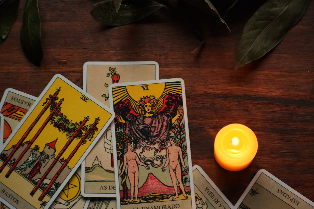 Guía para interpretar combinaciones de cartas del Tarot